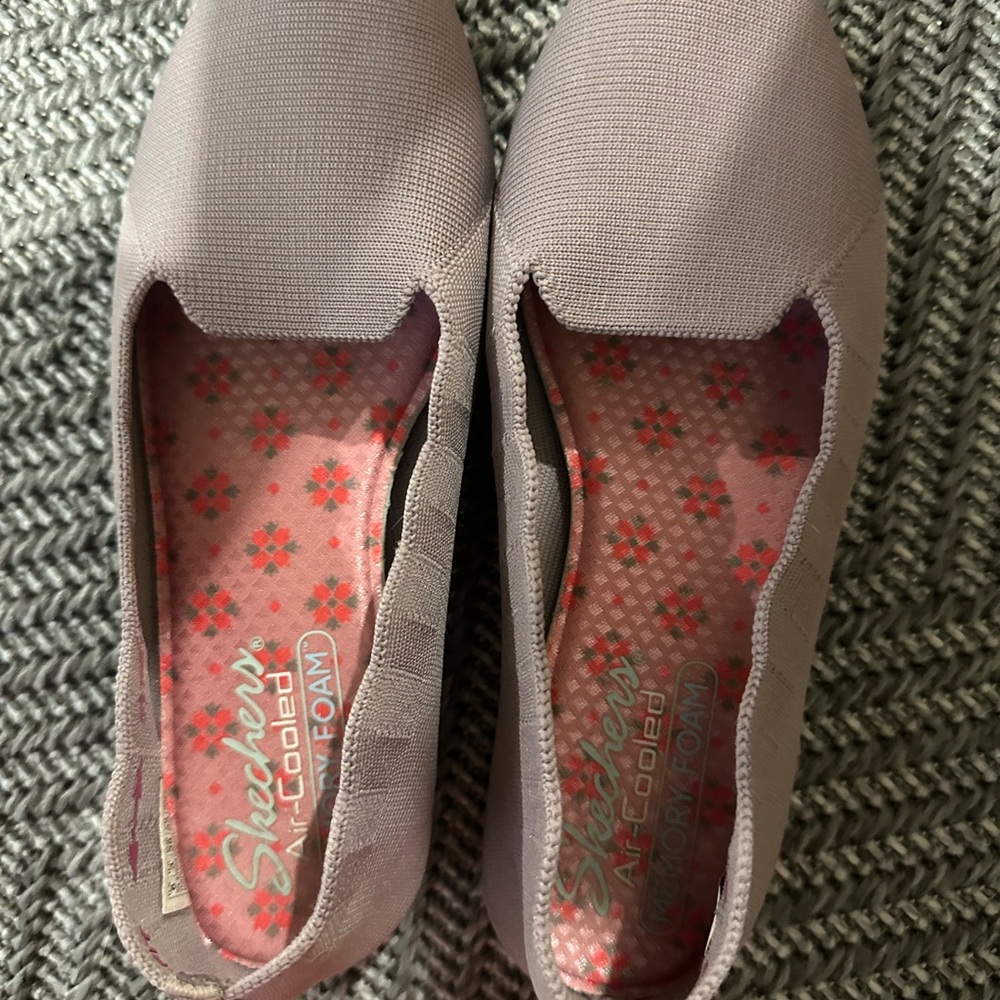 Skechers Flats - Picture 2 of 3